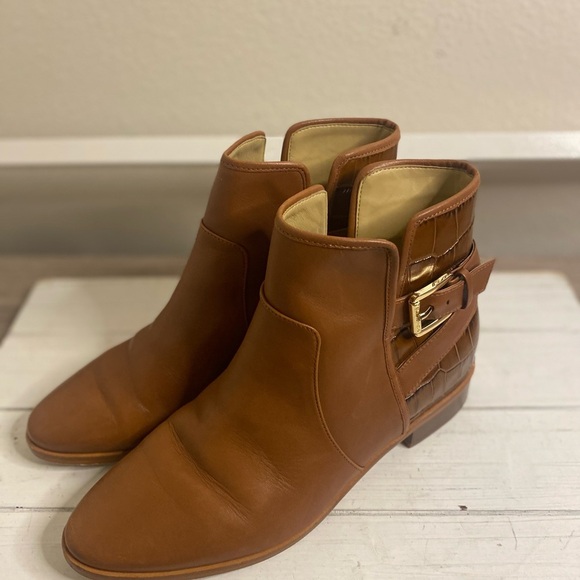 MICHAEL Michael Kors Brown Ankle Booties Sleek Design - Picture 1 of 7